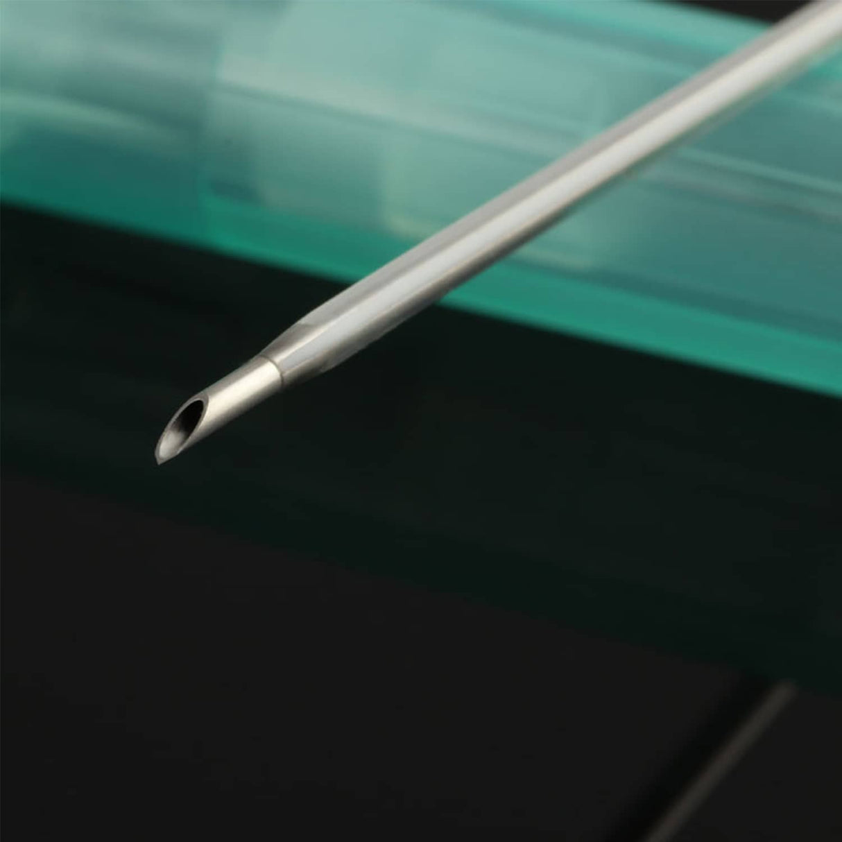 catheter piercing needles